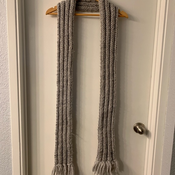 Chunky Hand-Knitted Oversized Scarf - Picture 2 of 6